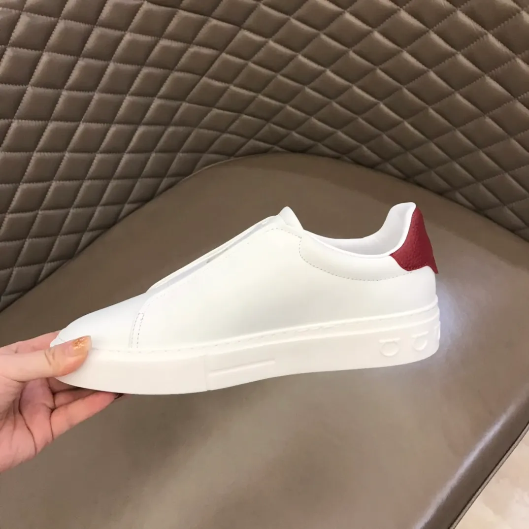 p400【Salvatore Ferraga**】New men's low-top casual shoes! Top-quality cow products, original lasts, made of imported cowhide, first-class texture, first-layer sheepskin lining! Original outsole! The details are exquisite and the style is versatile and upscale! Decorated with a three-dimensional Gancini logo, the back of the tongue and lace-up piping add a pop of color. The high-tech sole features a holographic pattern and Gancini details, making it ideal for a practical yet stylish everyday look. Code number 38-44 (45 can be customized)